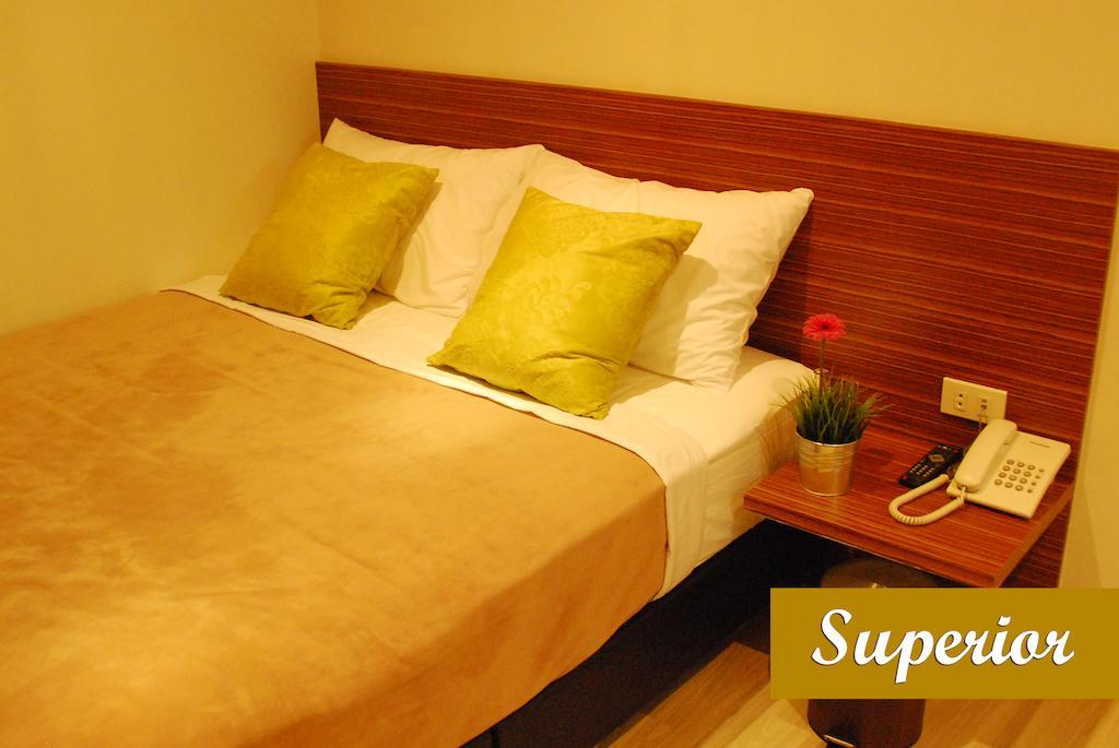 White House Asoke Sukhumvit 18 Hotel Bangkok Exterior photo